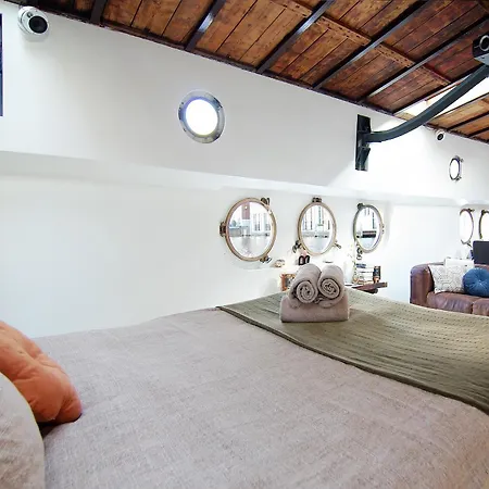 Najade Eco Houseboat