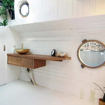 Najade Eco Houseboat Botel Amsterdam