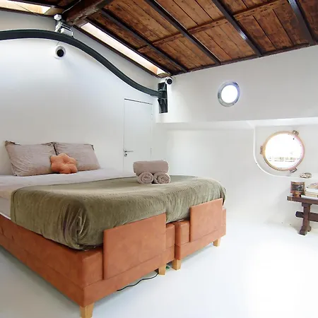 Najade Eco Houseboat Амстердам