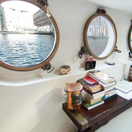 Najade Eco Houseboat Ботель *