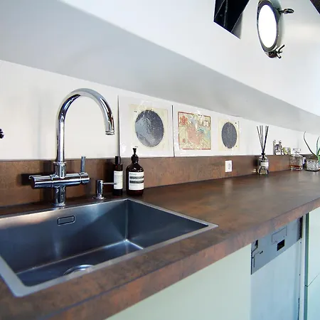 Najade Eco Houseboat * Амстердам